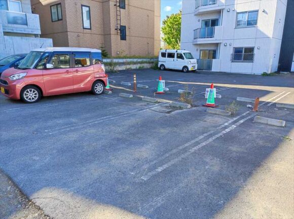 発寒かねしげ鮮魚店の駐車場