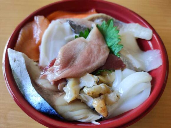 発寒かねしげ鮮魚店の海鮮丼