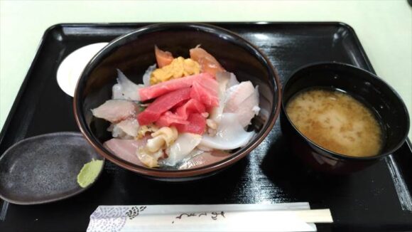 発寒かねしげ鮮魚店の海鮮丼