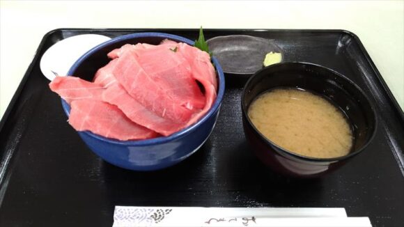 発寒かねしげ鮮魚店の海鮮丼