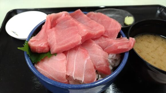 発寒かねしげ鮮魚店の海鮮丼