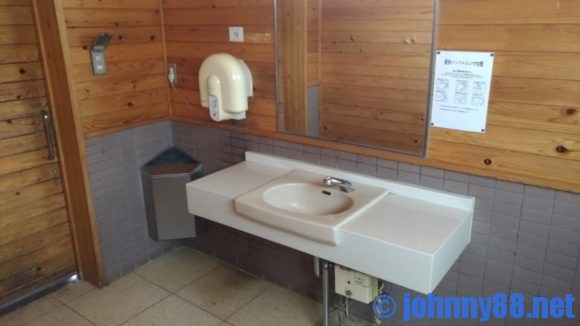 ポロトの森キャンプ場のトイレ