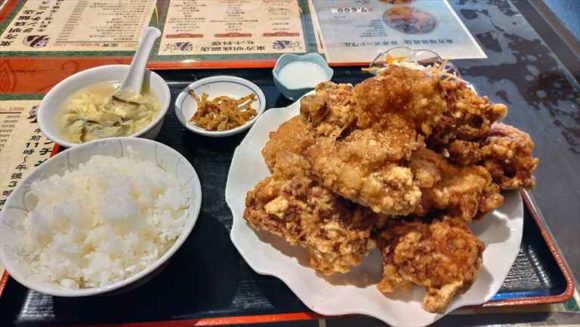 東方明珠飯店の鶏の唐揚げ定食