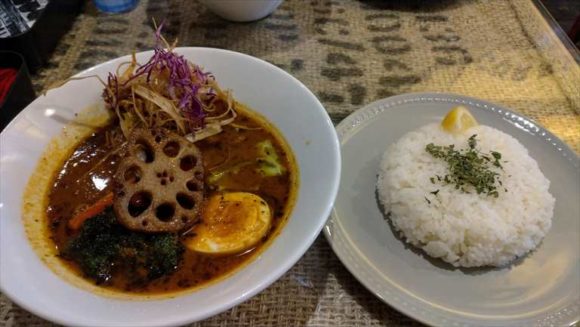 札幌おすすめスープカレー「BONANZA」のチキンレックスープカレー（1140円）