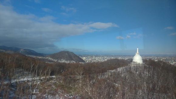平和の塔と円山