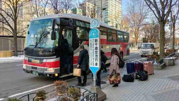 ホテルリソル トリニティ前空港行きバス停