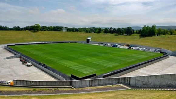 札幌ドームのホヴァリングサッカーステージ