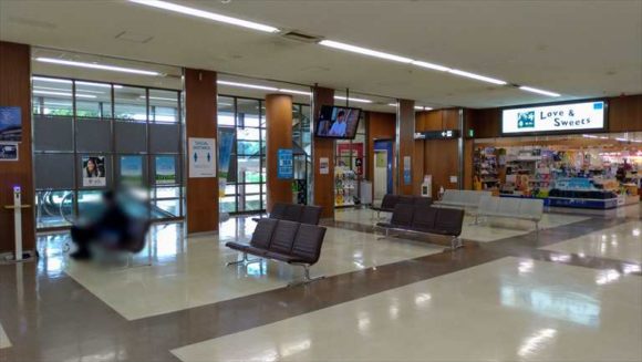 とかち帯広空港の待合室（2階）