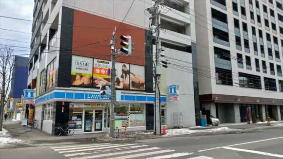 ホテルウィングインターナショナル札幌すすきのすぐ横のローソン