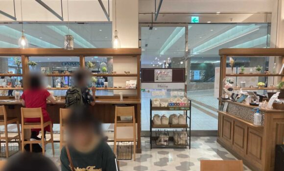 よつ葉ホワイトコージステラプレイス店の店内