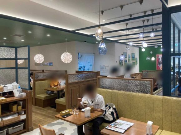 よつ葉ホワイトコージステラプレイス店の店内
