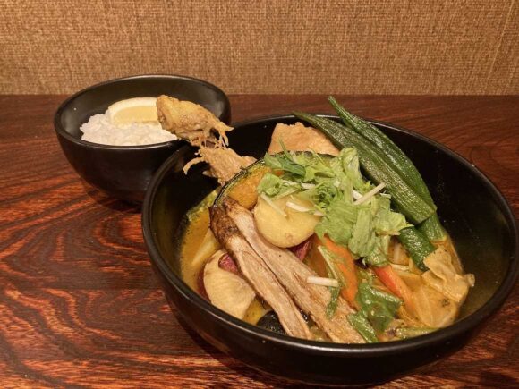 奥芝商店おすすめ②やわらかチキンレッグとおくし畑のスープカレー