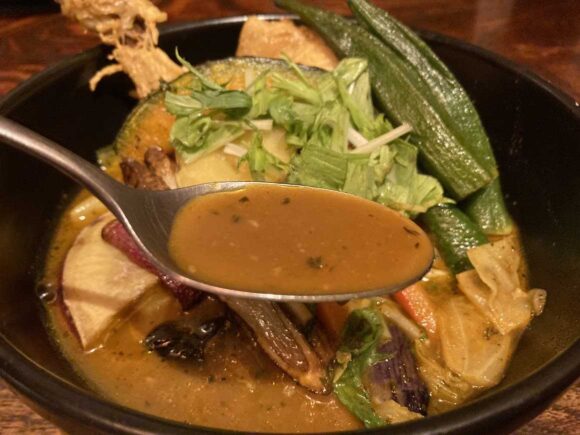 奥芝商店おすすめ②やわらかチキンレッグとおくし畑のスープカレー