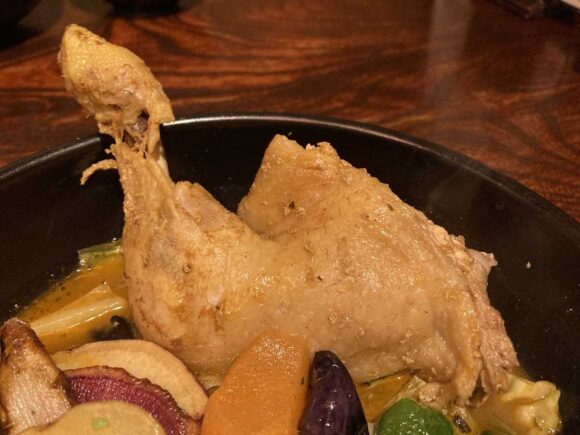 奥芝商店おすすめ②やわらかチキンレッグとおくし畑のスープカレー