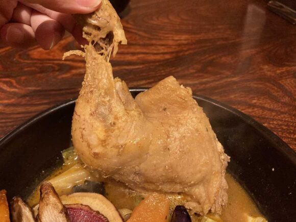 奥芝商店おすすめ②やわらかチキンレッグとおくし畑のスープカレー