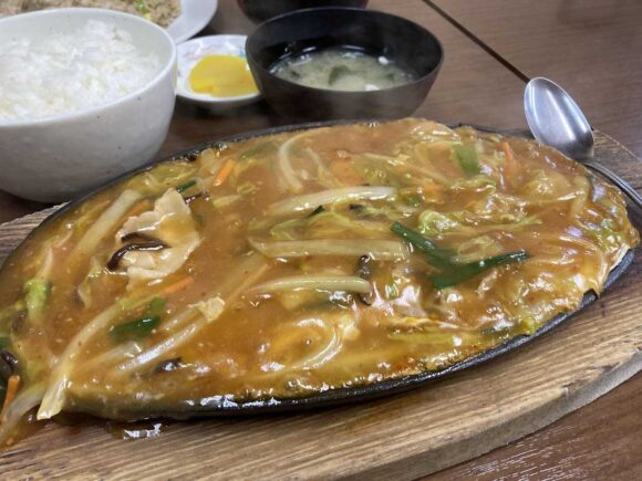 大衆中華 珍萬（札幌北区）おすすめ①スタミナジュージュー（玉子入り）
