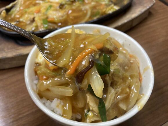 大衆中華 珍萬（札幌北区）おすすめ①スタミナジュージュー（玉子入り）