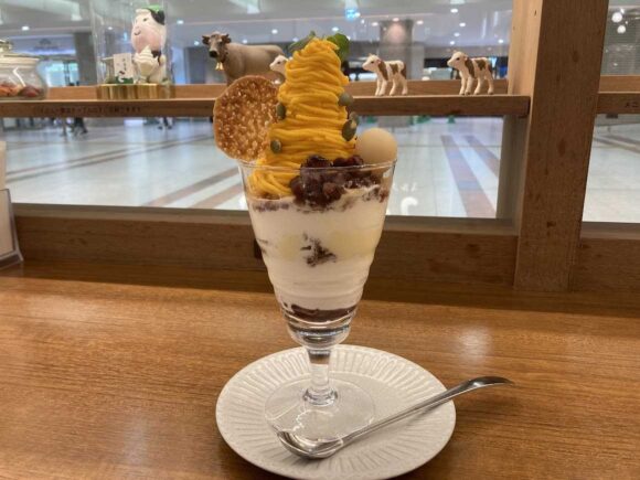 よつ葉ホワイトコージ（札幌）おすすめパフェ②北海道産かぼちゃとあずきの和風モンブランパフェ