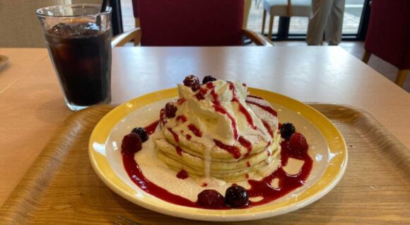 カフェおすすめ①ベリーパンケーキ