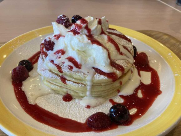 カフェおすすめ①ベリーパンケーキ