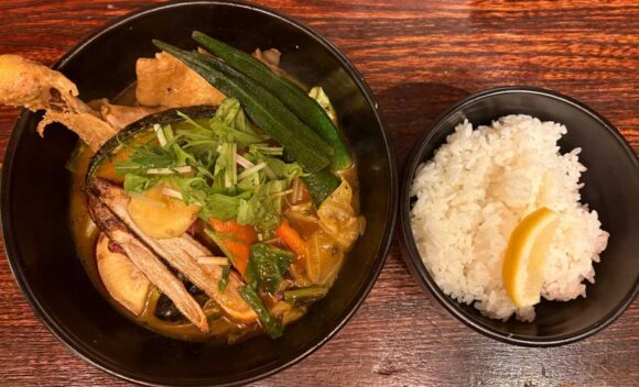 奥芝商店おすすめ②やわらかチキンレッグとおくし畑のスープカレー