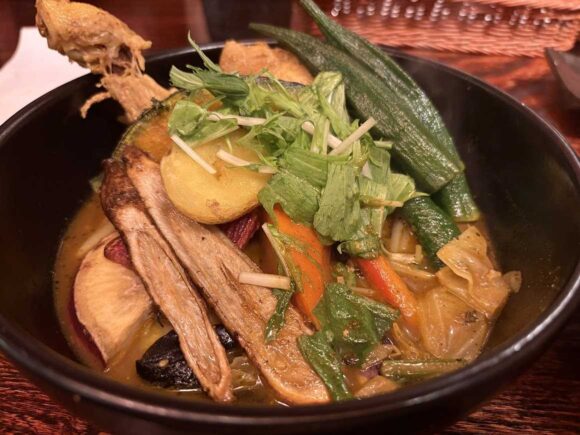 奥芝商店おすすめ②やわらかチキンレッグとおくし畑のスープカレー