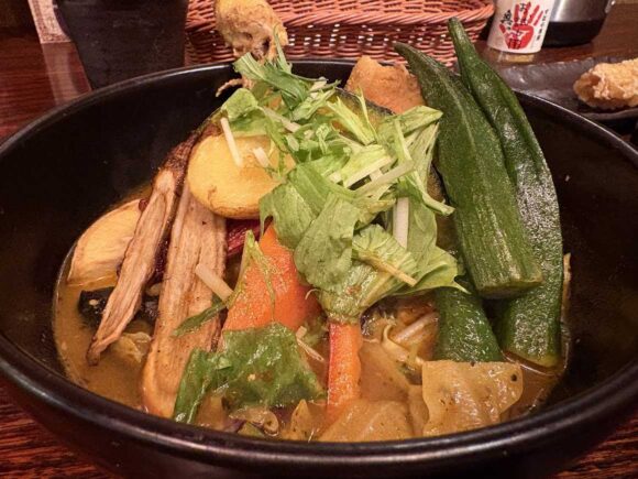 奥芝商店おすすめ②やわらかチキンレッグとおくし畑のスープカレー