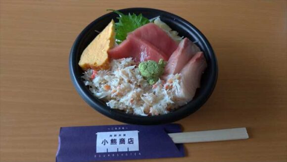 フードパンダで注文した小熊商店の海鮮丼