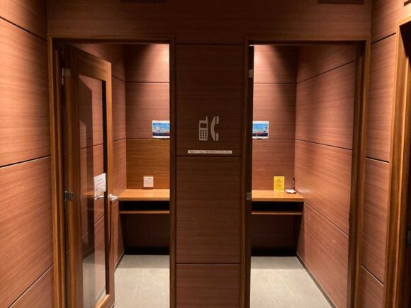 スーパーラウンジ（新千歳空港）の電話ブース