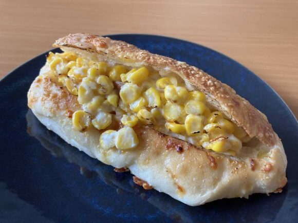 どんぐり（DONGURI）おすすめ「炙りコーンのチーズチャバタ」（ココノススキノ店限定）