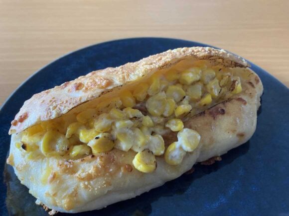 どんぐり（DONGURI）おすすめ「炙りコーンのチーズチャバタ」（ココノススキノ店限定）