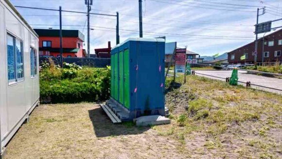 ピリカビーチの仮設トイレ