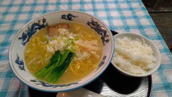 定食めし屋の塩ラーメン