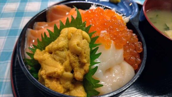 定食めし屋の「海鮮4品丼」
