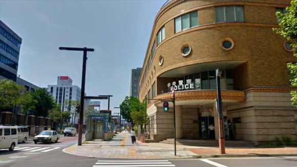 北菓楼札幌本館の隣にある中央警察署
