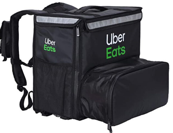 Uber Eats のロゴ入りバッグ