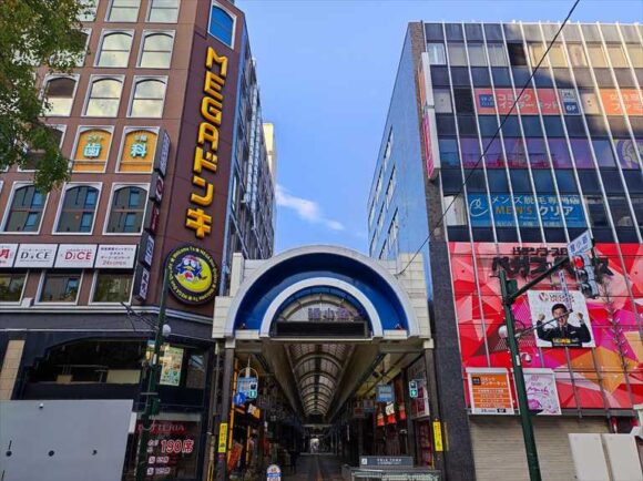 ザノット札幌近くの狸小路入り口