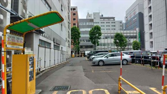 フィーノホテル札幌大通近くの駐車場