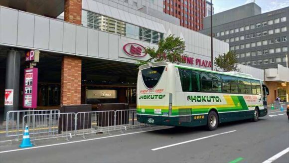 ANAクラウンプラザホテル札幌前から出発するエアポートライナーバス