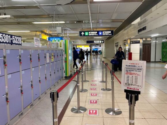 札幌駅構内にあるサンドリアのサンドイッチ自動販売機