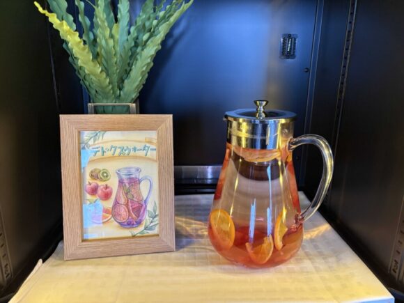 京王プラザホテル札幌のクラブラウンジ(ソフトドリンク・焼菓子・スナック類か提供される13時~21時)