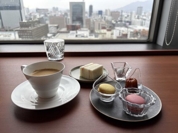 京王プラザホテル札幌のクラブラウンジ(サンドイッチ・フルーツが提供される14時~17時)