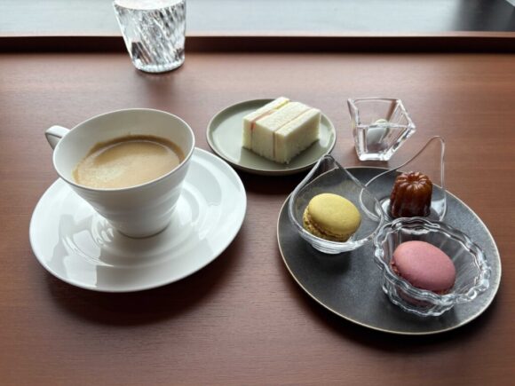 京王プラザホテル札幌のクラブラウンジ(サンドイッチ・フルーツが提供される14時~17時)