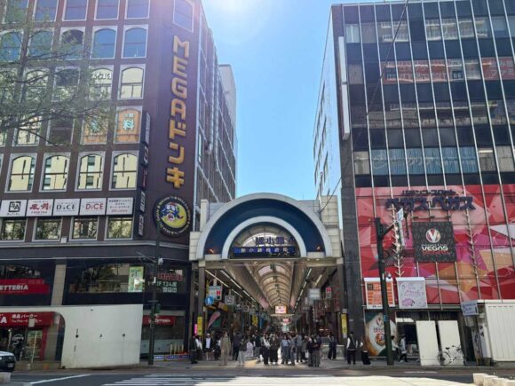 狸小路4丁目のMEGAドンキ