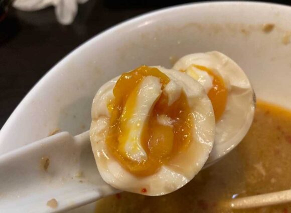 札幌味噌拉麺専門店 けやきおすすめ人気③煮玉子ラーメン