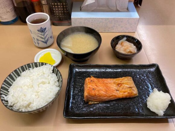 食事処ながもり（二条市場）おすすめ焼き魚定食（サーモンハラス）