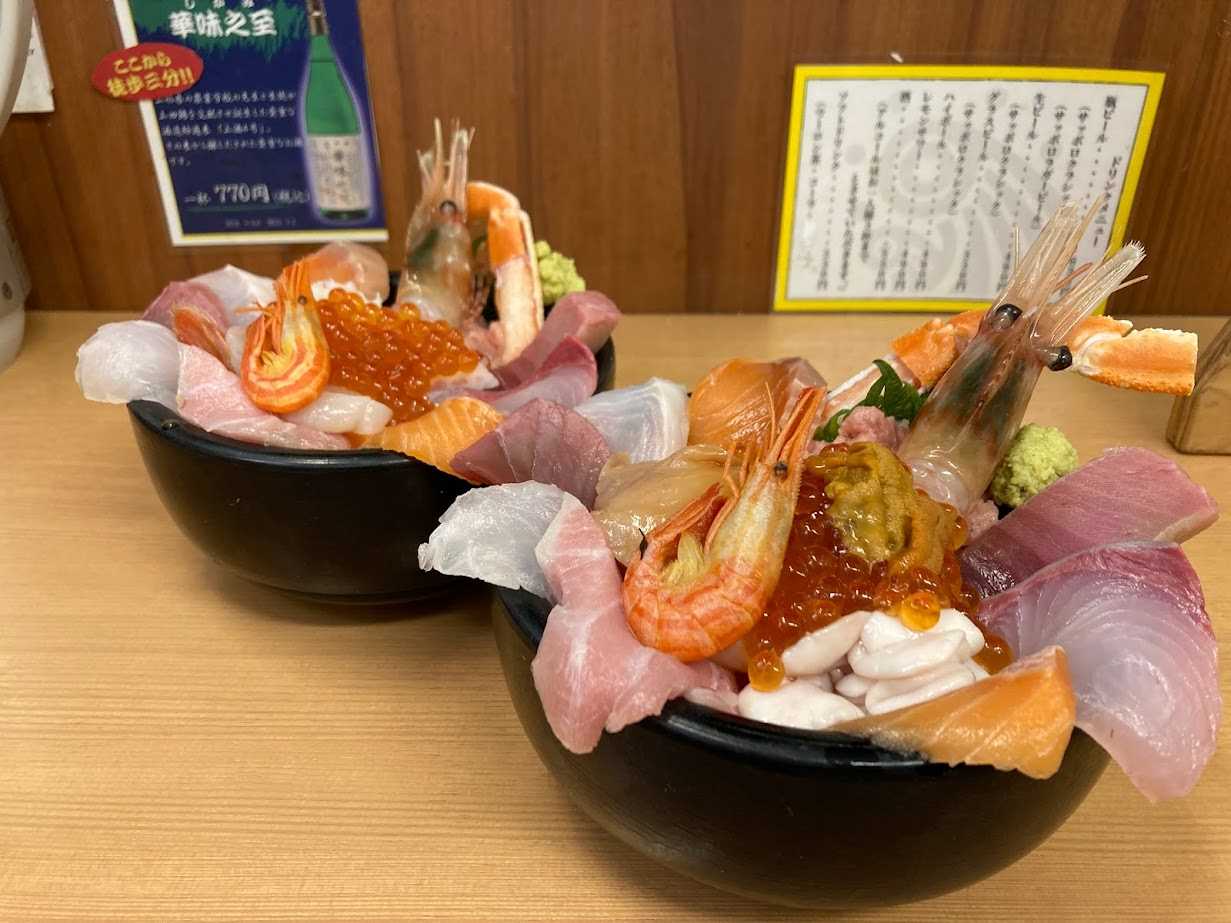 魚屋の台所（二条市場）おすすめ人気②おまかせ海鮮丼（2750円）