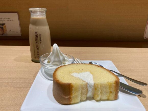 「北海道牛乳カステラ」カフェおすすめ②カステラロール+ドリンクセット