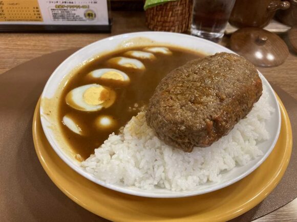 コロンボ（札幌駅）おすすめカレー①煮込みハンバーグ