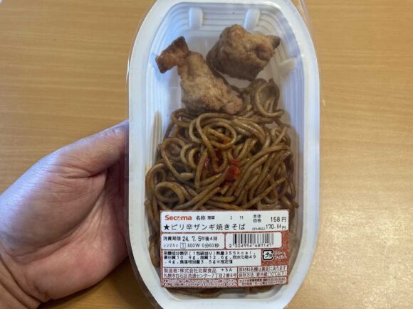 セイコーマート「100円パスタ」おすすめ人気「ピリ辛ザンギ焼きそば」